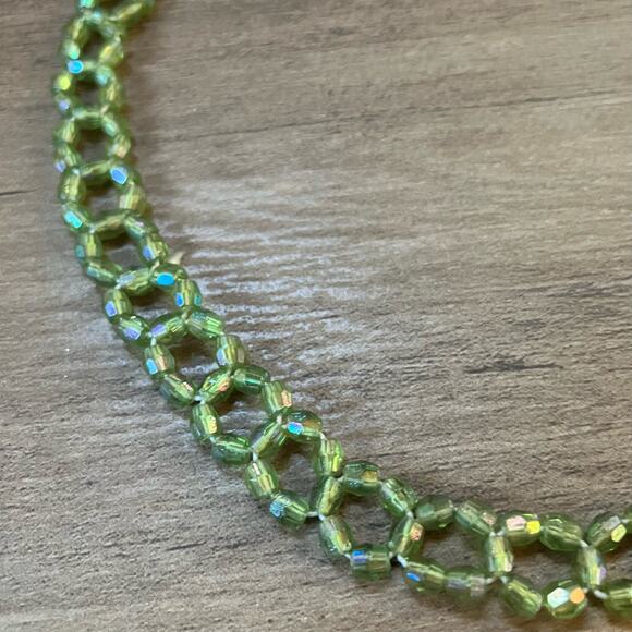 Green beaded loop choker necklace, fairycore castlecore bohemian hippie - Picture 2 of 3